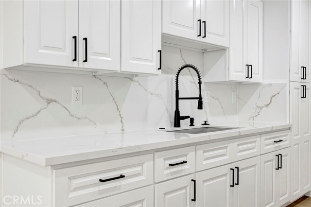 Detail Gallery Image 5 of 30 For 17303 Chatsworth St #4,  Granada Hills,  CA 91344 - 2 Beds | 1/1 Baths