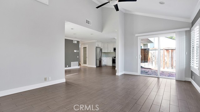 Detail Gallery Image 9 of 32 For 2524 Elden Ave #K-4,  Costa Mesa,  CA 92627 - 2 Beds | 2/1 Baths