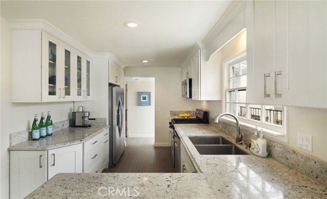 Detail Gallery Image 7 of 16 For 321 Iris Ave, Corona Del Mar,  CA 92625 - 2 Beds | 2 Baths