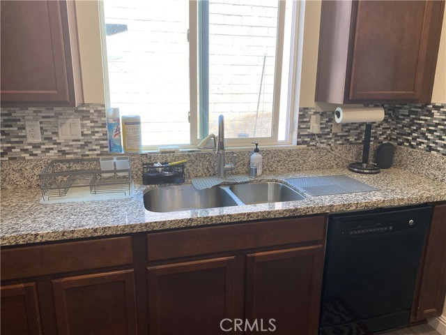 17620 Comfrey Drive, San Bernardino CA: https://media.crmls.org/medias/c04c39bf-400b-4baf-9e9c-8e2ec890e249.jpg