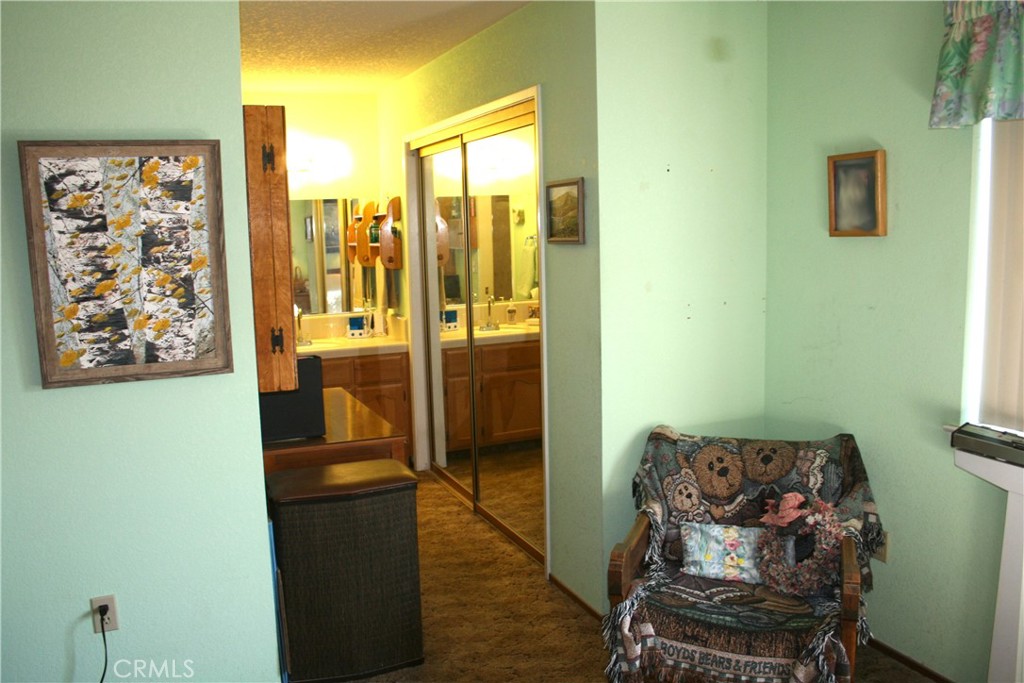 https://media.crmls.org/medias/c04c6f5c-2358-409c-b69e-cf229367acf7.jpg?preset=X-Large