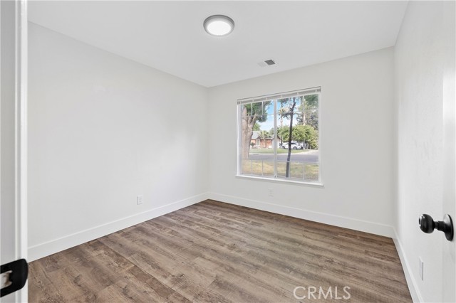 1967 N Ventura Avenue, Farmersville CA: https://media.crmls.org/medias/c04cc3b8-53af-46f0-9ddd-430161bc0079.jpg
