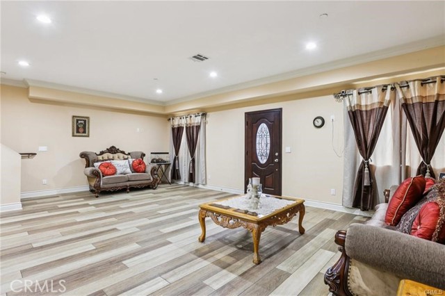 Detail Gallery Image 8 of 34 For 204 E 121st, Los Angeles,  CA 90061 - 5 Beds | 4 Baths