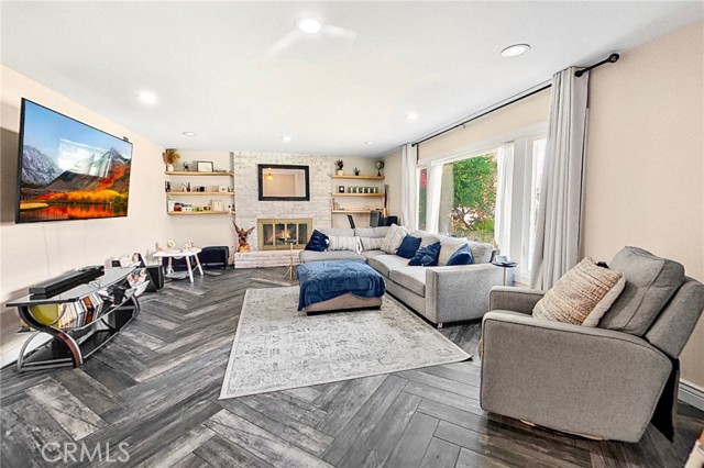 Detail Gallery Image 5 of 40 For 6800 Berry Ave, Buena Park,  CA 90620 - 2 Beds | 2 Baths