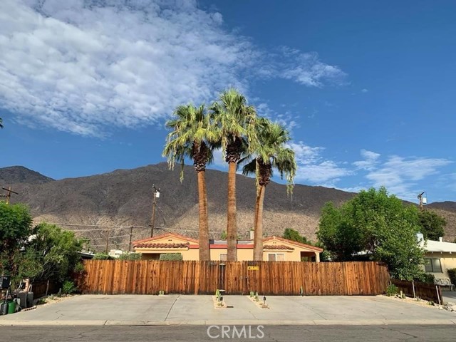 Detail Gallery Image 2 of 22 For 585 Calle Abronia B,  Palm Springs,  CA 92264 - 1 Beds | 1 Baths