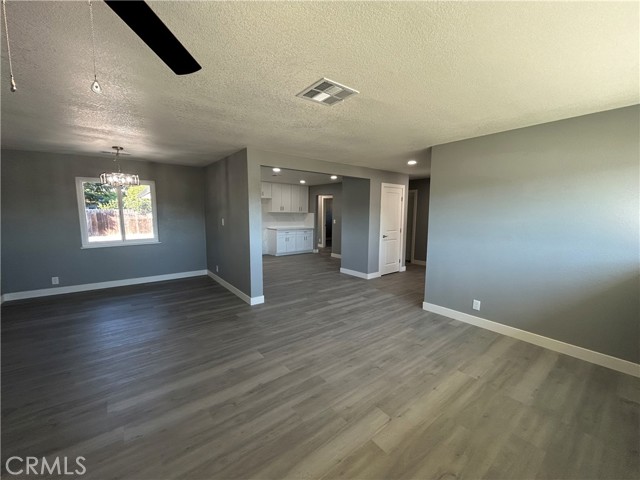 Detail Gallery Image 4 of 19 For 949 B St, Yuba City,  CA 95991 - 3 Beds | 2 Baths