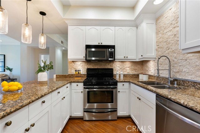 12407 Moorpark Street, 205 photo 6