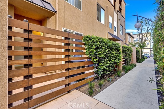 Detail Gallery Image 2 of 37 For 1568 W Artesia Square #E,  Gardena,  CA 90248 - 2 Beds | 2/1 Baths