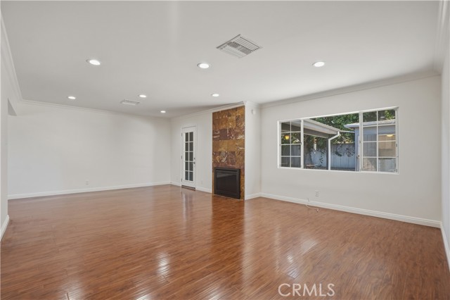 Detail Gallery Image 6 of 37 For 6527 Buffalo, Van Nuys,  CA 91401 - 3 Beds | 2 Baths