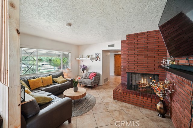 Detail Gallery Image 12 of 54 For 6769 Sunset Cir, Riverside,  CA 92505 - 3 Beds | 2 Baths