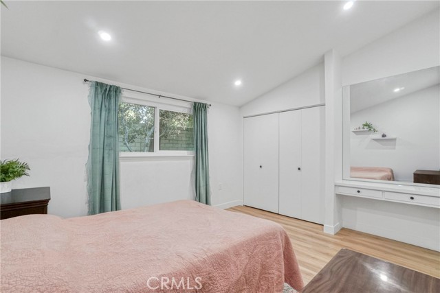 Detail Gallery Image 18 of 50 For 19118 Avenue of the Oaks #B,  Newhall,  CA 91321 - 2 Beds | 1 Baths