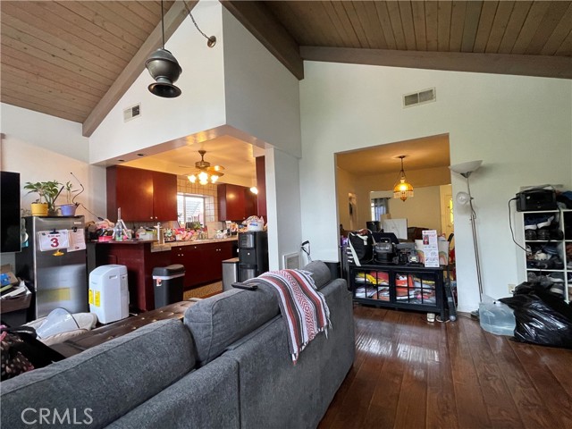 643 W Alegria Avenue, Sierra Madre CA: https://media.crmls.org/medias/c051c7f0-9e20-4755-b083-2f5b8fc82bcd.jpg
