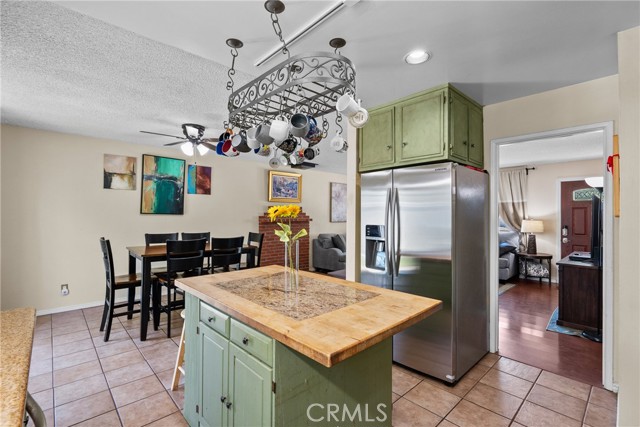 19853 Drasin Drive, Canyon Country CA: https://media.crmls.org/medias/c051db8d-fc32-44a2-834e-4d572bb16254.jpg