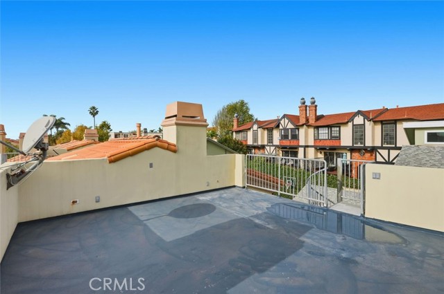 Detail Gallery Image 39 of 49 For 233 S Irena #1,  Redondo Beach,  CA 90277 - 4 Beds | 3 Baths