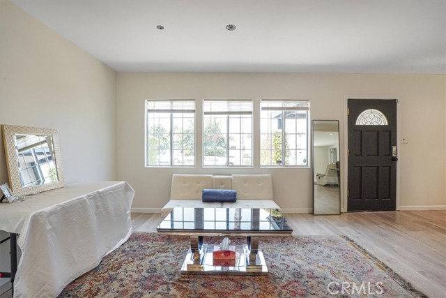 18352 Bessemer Street, Tarzana CA: https://media.crmls.org/medias/c052bd31-11d2-4edb-9c5d-d44c5e930610.jpg