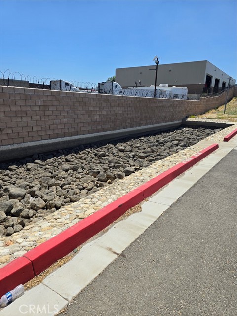 3130 Industrial Drive, Rialto CA: https://media.crmls.org/medias/c053120b-befa-44d2-a30a-b39140830d81.jpg