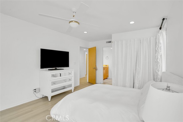 Detail Gallery Image 33 of 42 For 702 10th St, Hermosa Beach,  CA 90254 - 4 Beds | 3/1 Baths