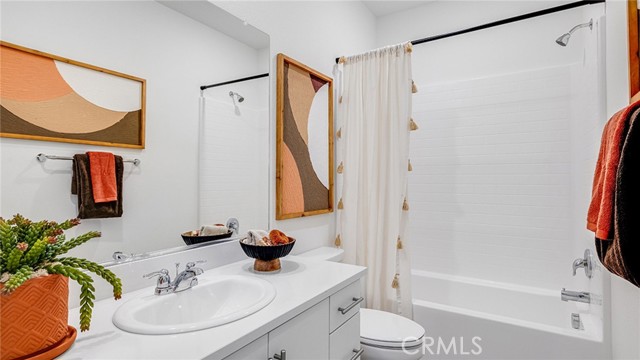 Detail Gallery Image 9 of 21 For 65139 Avenida De Nuves, Desert Hot Springs,  CA 92240 - 5 Beds | 3 Baths