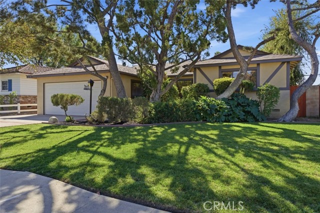 Detail Gallery Image 2 of 32 For 15944 Gledhill St, North Hills,  CA 91343 - 5 Beds | 2/1 Baths