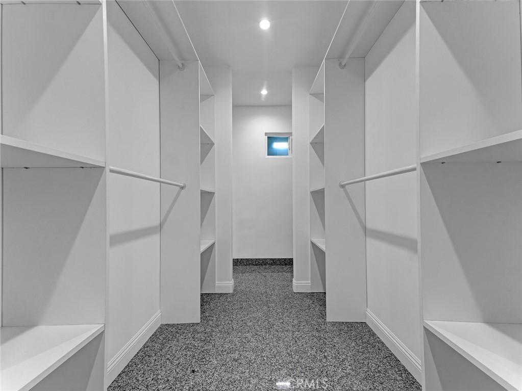 https://media.crmls.org/medias/c0543381-30bb-4fd0-bba6-b69fcc5226ae.jpg?preset=X-Large