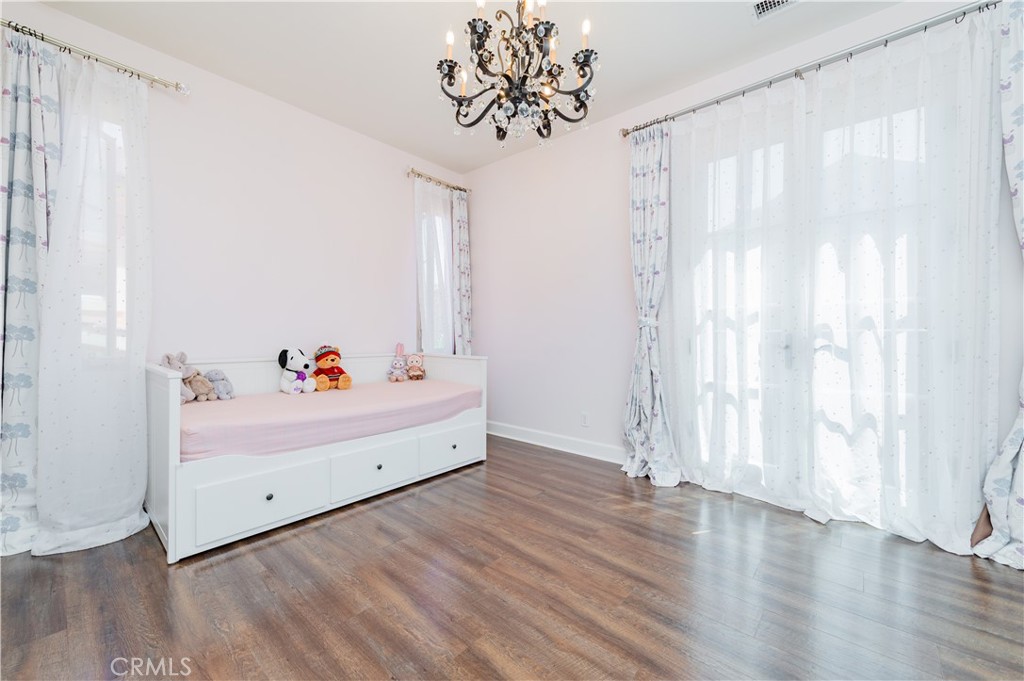 https://media.crmls.org/medias/c05520af-3cde-4c0c-a7e2-8bb357691844.jpg?preset=X-Large
