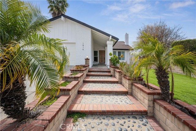 Detail Gallery Image 2 of 34 For 1916 E Lainie St, West Covina,  CA 91792 - 6 Beds | 2 Baths