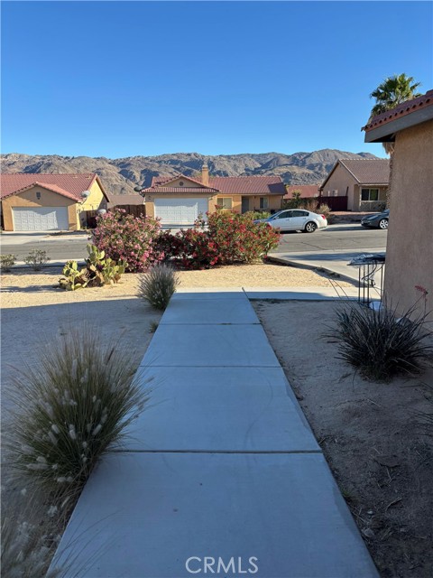 71578 Florida Drive, 29 Palms CA: https://media.crmls.org/medias/c0553588-94f2-4949-a093-1f18e926db29.jpg