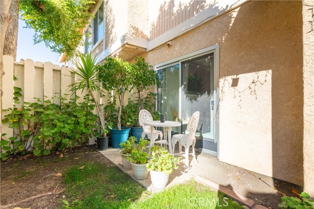 Detail Gallery Image 9 of 34 For 10125 De Soto #45,  Chatsworth,  CA 91311 - 3 Beds | 3 Baths