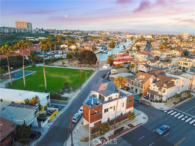 4405 Channel Place, Newport Beach CA: https://media.crmls.org/medias/c0554940-c7bd-4d2f-b65f-945fa9a0c539.jpg