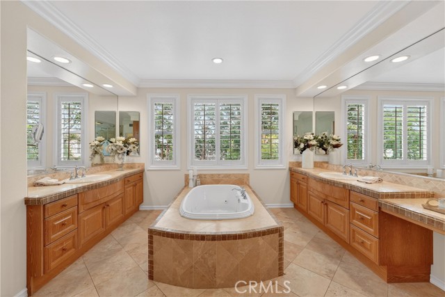 6467 Frampton, Huntington Beach CA: https://media.crmls.org/medias/c0571bcd-38da-47b0-b001-ecd5b15985dd.jpg