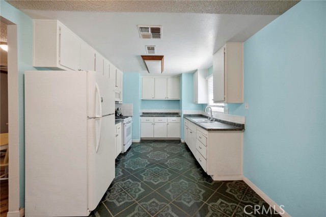 41125 179th E Street, Lancaster CA: https://media.crmls.org/medias/c0572fb8-4a12-4b45-aaf4-c1f6a5314eac.jpg
