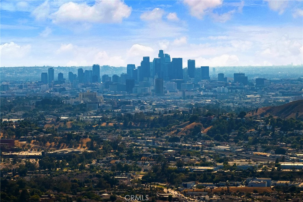 https://media.crmls.org/medias/c05743cf-1a75-49f2-a7c9-bdd1a8921f51.jpg?preset=X-Large