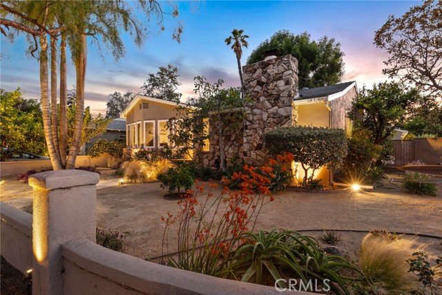 4855 Arcola Avenue, Toluca Lake CA: https://media.crmls.org/medias/c0583685-b657-4233-a7a6-d7694da8d4ef.jpg