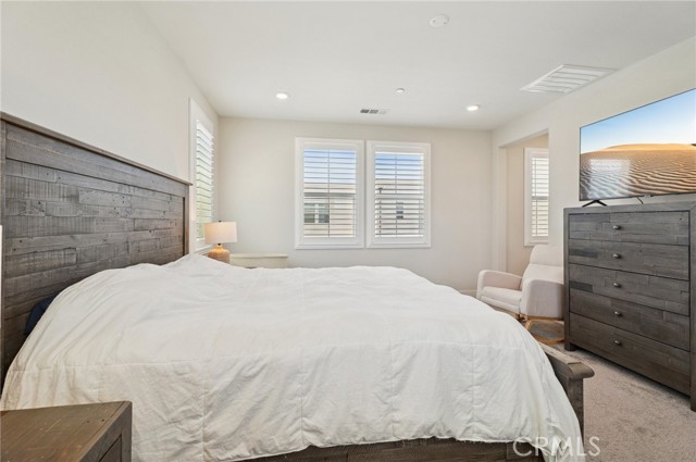 27008 Declaration Road, Valencia CA: https://media.crmls.org/medias/c058ba24-9338-4f48-a2ef-b5a8a435dd5a.jpg