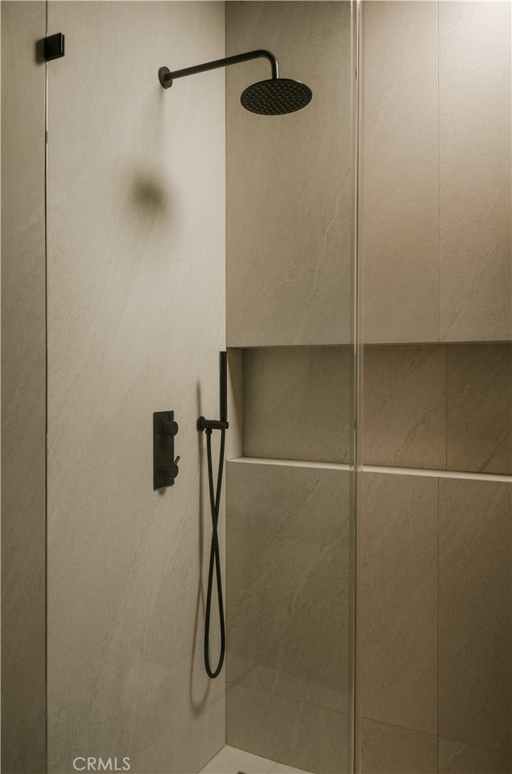 https://media.crmls.org/medias/c0594c73-af9c-4063-8bcb-93f24f18236b.jpg?preset=X-Large