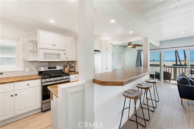 1003 Seal Way, Seal Beach CA: https://media.crmls.org/medias/c059fd7e-1865-4ea9-8624-8b1b6a49ebcc.jpg
