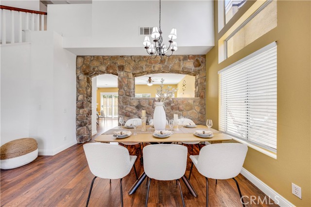 13283 Sunstream Drive, Chino Hills CA: https://media.crmls.org/medias/c05a78e6-8aad-487c-ae57-962b8a0a0240.jpg