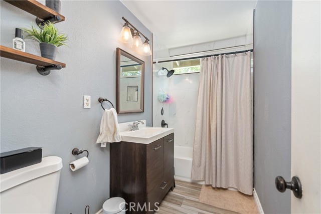 6858 John Dr, Jurupa Valley CA: https://media.crmls.org/medias/c05af42c-971d-4946-af5e-5e47409d3ad2.jpg