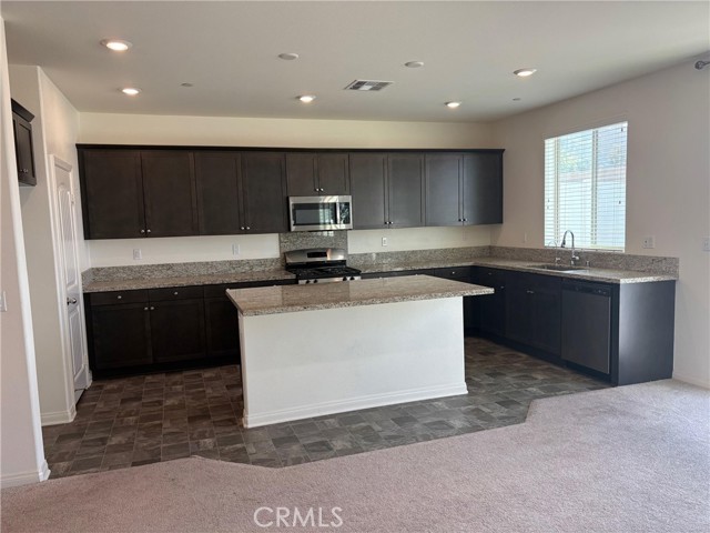 6598 Smith Rock Court, Jurupa Valley CA: https://media.crmls.org/medias/c05b2417-5a1e-40d0-b40c-7469b1fad406.jpg