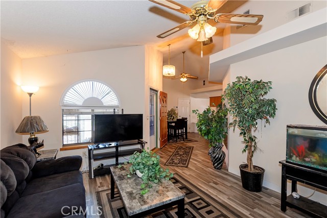 Detail Gallery Image 6 of 47 For 20412 90th St, California City,  CA 93505 - 3 Beds | 2 Baths