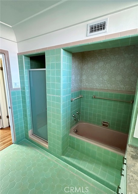Detail Gallery Image 26 of 45 For 10781 Lindbrook Dr, Los Angeles,  CA 90024 - 4 Beds | 3/1 Baths