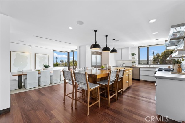 2114 Manhattan Ave, Hermosa Beach CA: https://media.crmls.org/medias/c05c1f5c-277c-46f8-8994-552a80e968a8.jpg