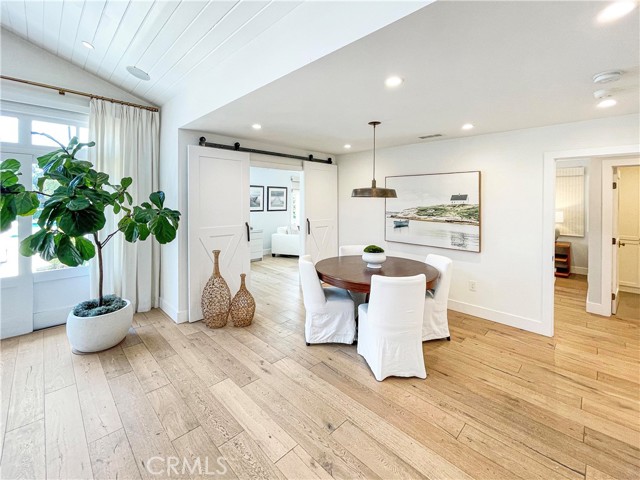 Detail Gallery Image 17 of 63 For 6216 Orion Ave, Van Nuys,  CA 91411 - 3 Beds | 4 Baths