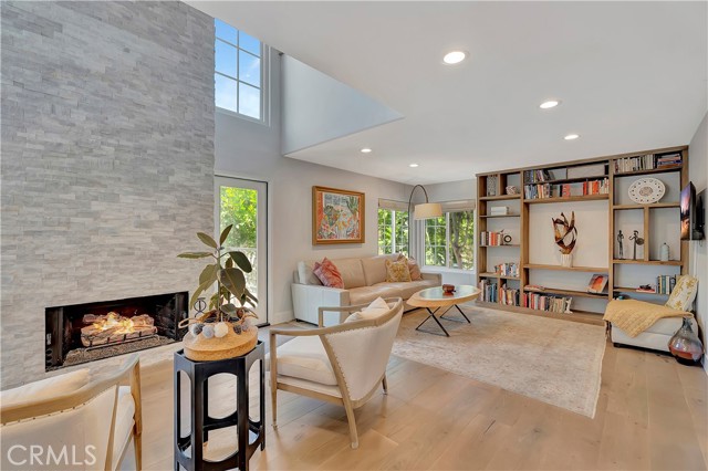 19325 Peachtree Lane, Huntington Beach CA: https://media.crmls.org/medias/c05c9af5-d0d1-4c59-8273-c4cc55bb2bd7.jpg