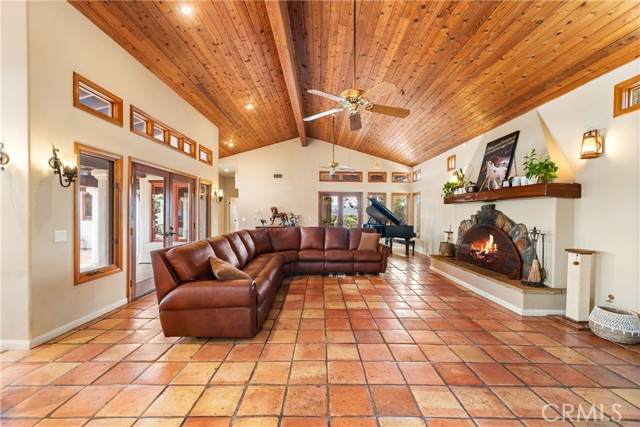30505 Sloan Canyon Road, Castaic CA: https://media.crmls.org/medias/c05c9e40-24e4-4a40-926e-a210d55bbac4.jpg