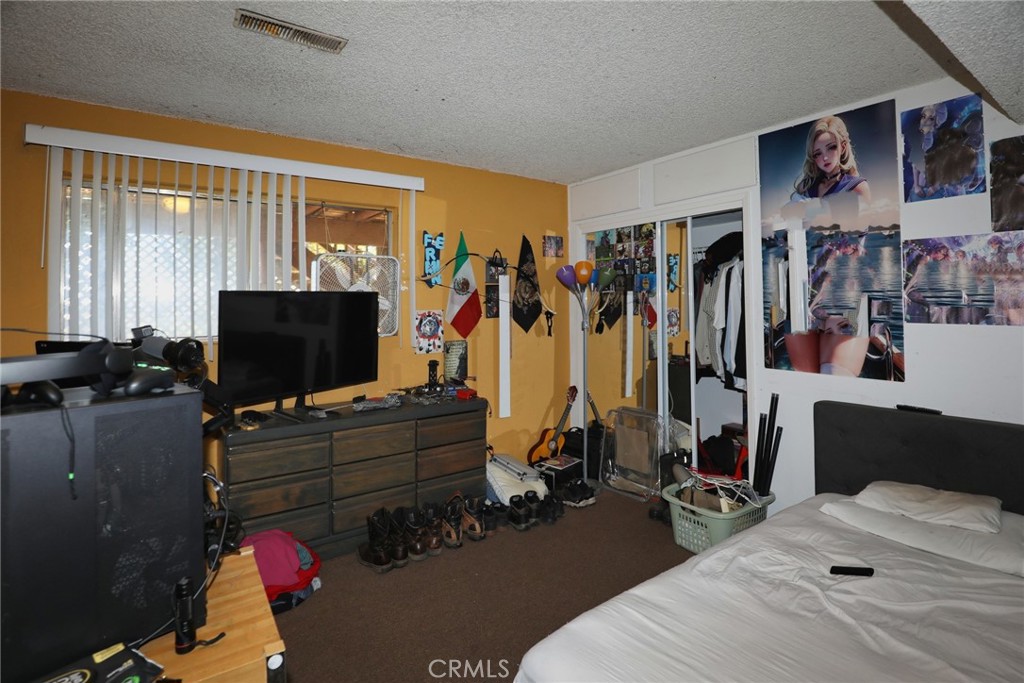 https://media.crmls.org/medias/c05d365c-5240-48e0-a23d-8c1d7ba5bb30.jpg?preset=X-Large