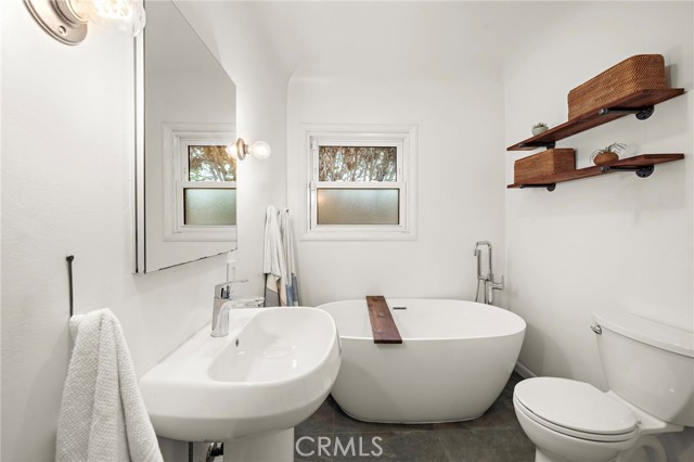 Detail Gallery Image 12 of 20 For 2480 Oregon Avenue, Long Beach,  CA 90806 - 3 Beds | 1 Baths