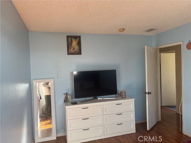 Detail Gallery Image 16 of 32 For 11545 Honeyglen, Pacoima,  CA 91331 - 3 Beds | 3 Baths