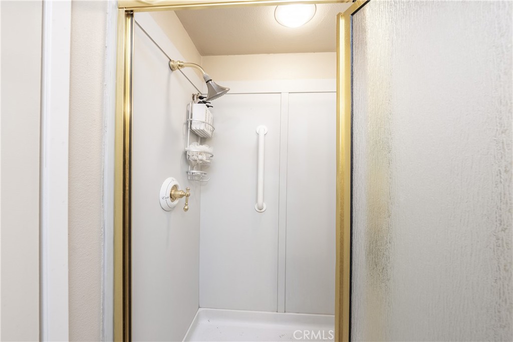 https://media.crmls.org/medias/c05d9162-21c4-4acd-9341-0014a23eb756.jpg?preset=X-Large