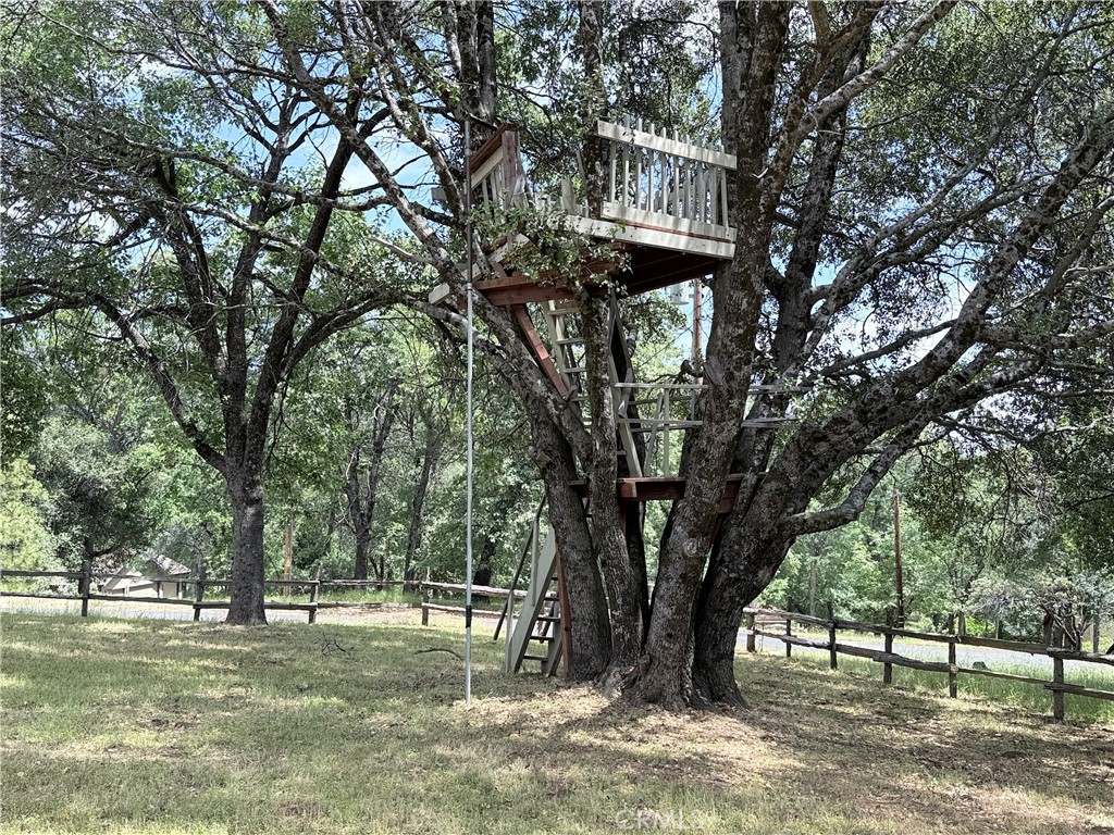 https://media.crmls.org/medias/c05dbf80-27b5-46b3-a9ef-c345862dfd86.jpg?preset=X-Large